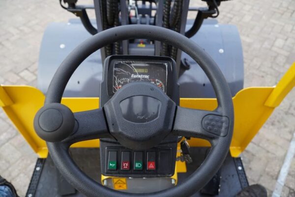 Eurotrac W12-ICS – Bild 11