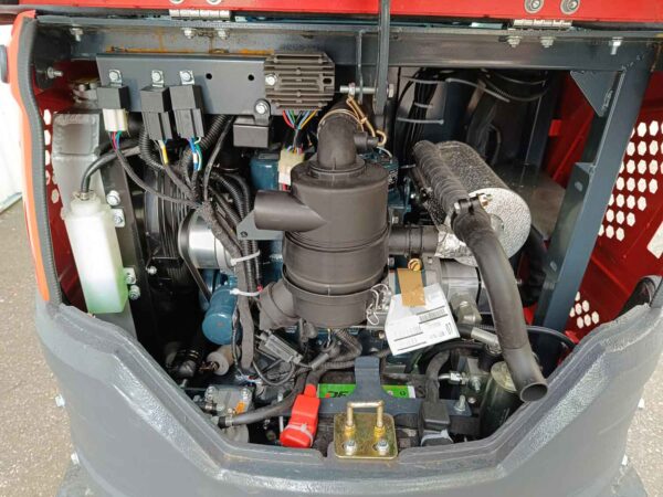 Minibagger L12 VK "Modell 4" 3 Zyliner mit Vollkabine, Knickarm und Verstellfahrwerk – Bild 8