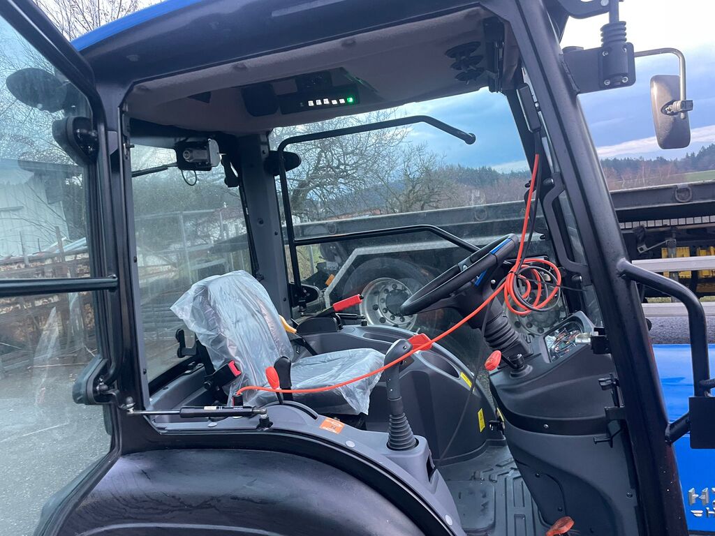 Solis H26 HST mit Kabine Winterdiensttraktor mit Schneeschild – Bild 15