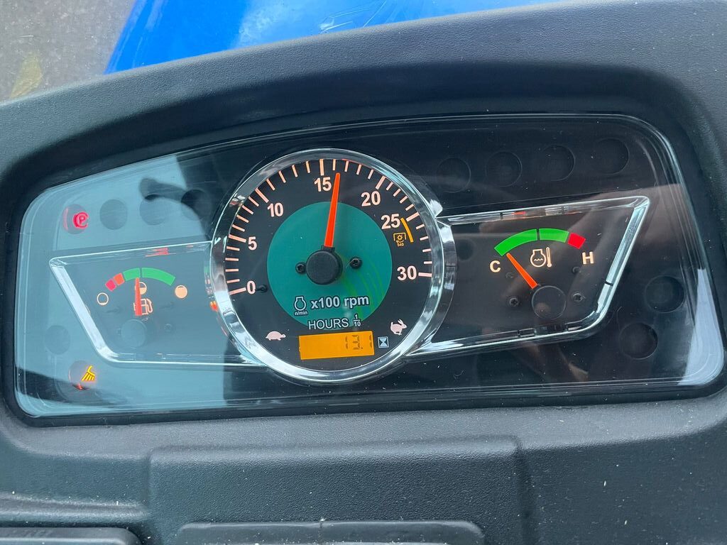 Solis H26 HST mit Kabine Winterdiensttraktor mit Schneeschild – Bild 19