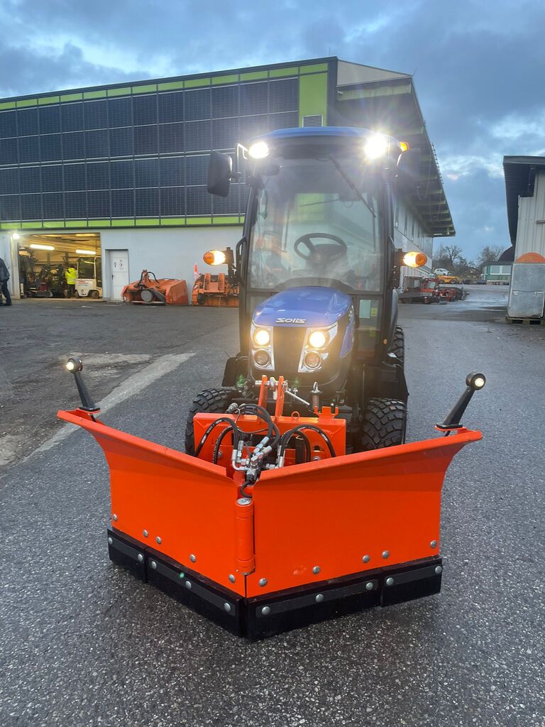 Solis H26 HST mit Kabine Winterdiensttraktor mit Schneeschild – Bild 2