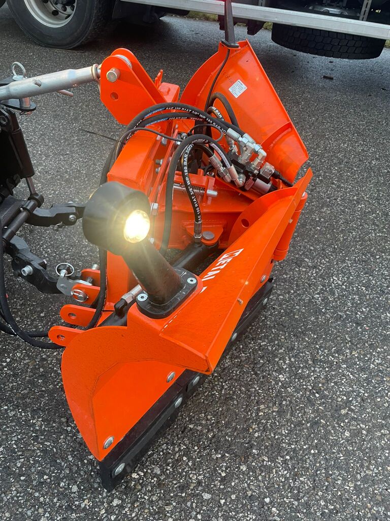 Solis H26 HST mit Kabine Winterdiensttraktor mit Schneeschild – Bild 18