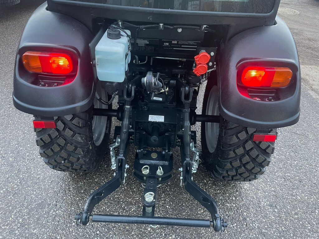 Solis H26 HST mit Kabine Winterdiensttraktor mit Schneeschild – Bild 21