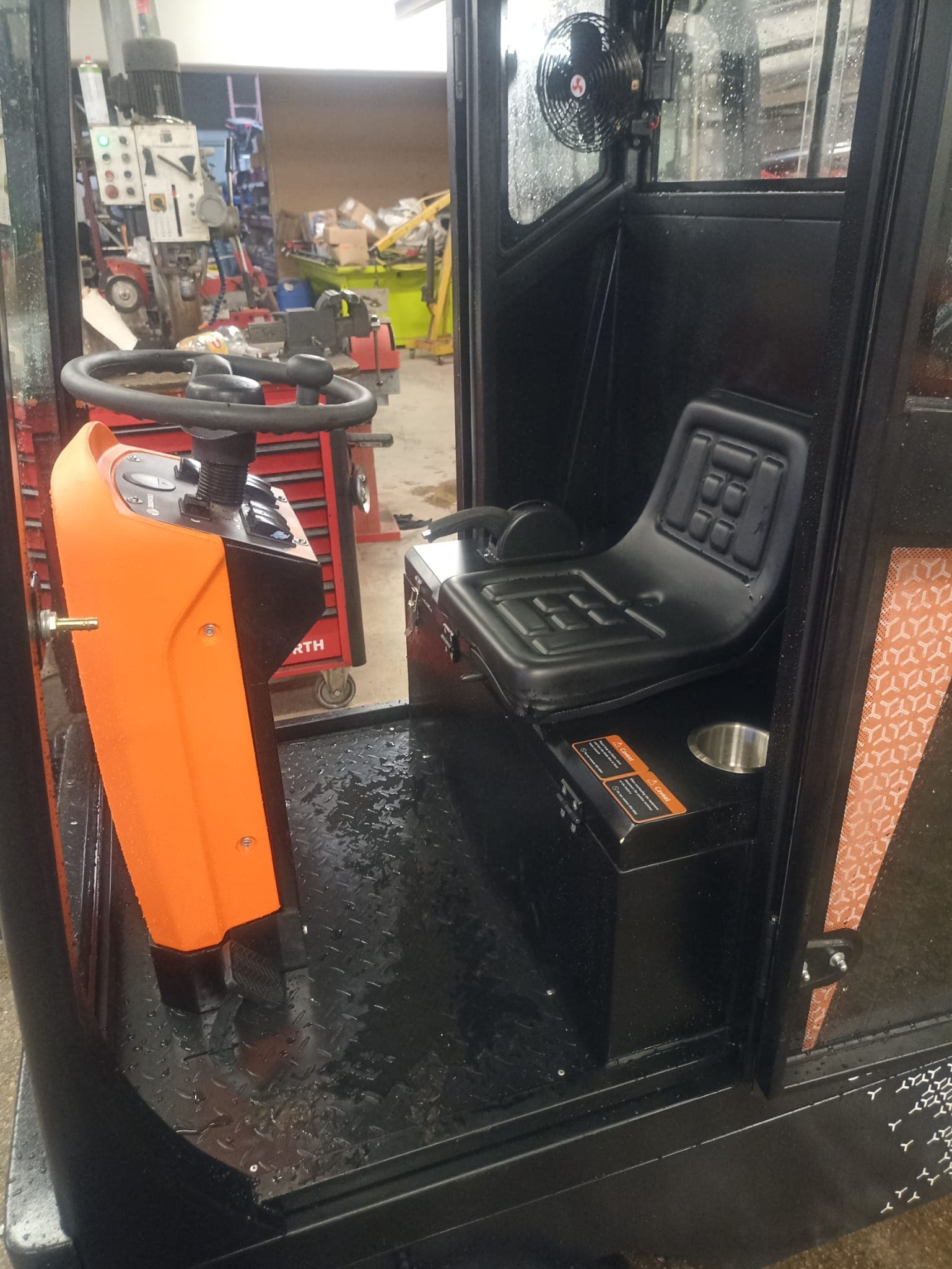 Kehrmaschine Sweeper DAS100 mit Kabine elektrisch – Bild 12