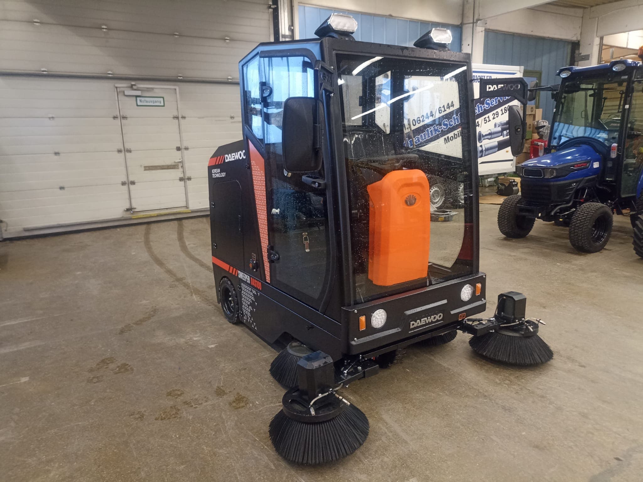 Kehrmaschine Sweeper DAS100 mit Kabine elektrisch – Bild 2