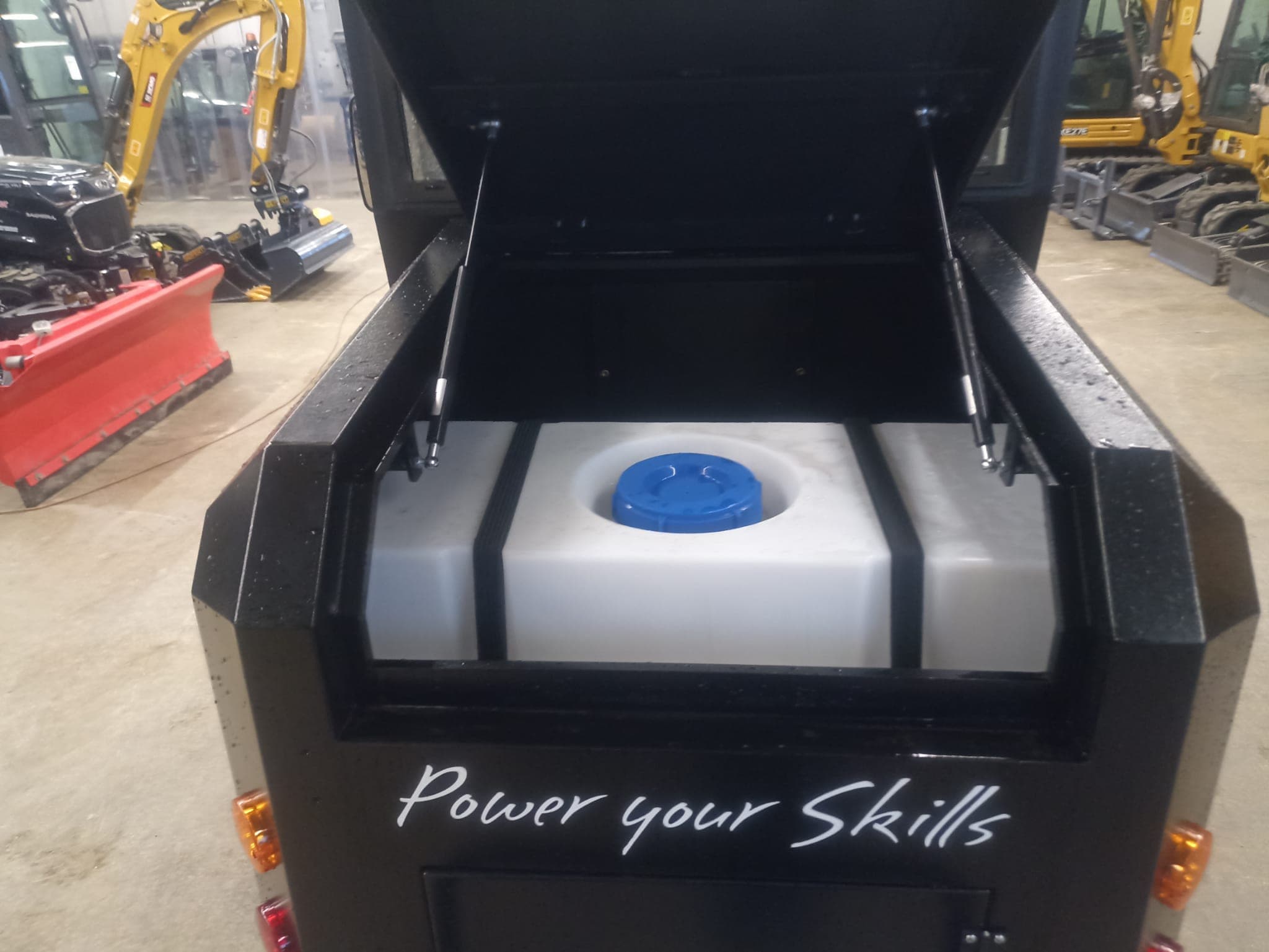 Kehrmaschine Sweeper DAS100 mit Kabine elektrisch – Bild 6