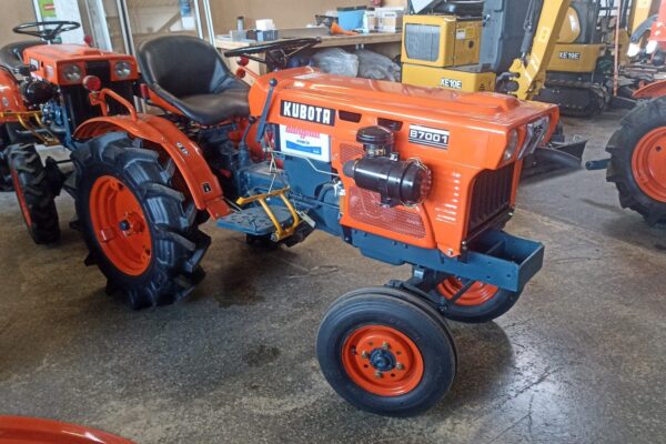 KUBOTA B7001 2WD - Komplett generalüberholt